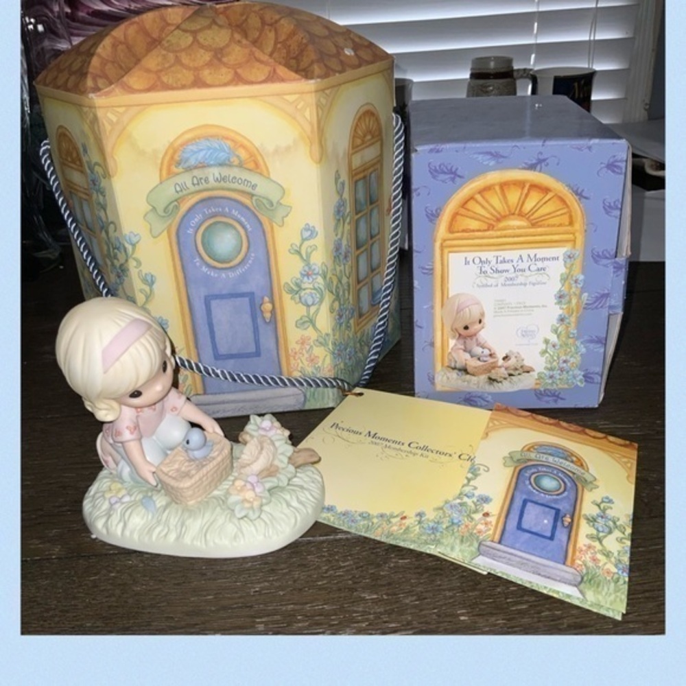 Precious Moments 2007 “It Only Takes A Moment To Show You Care” In Box